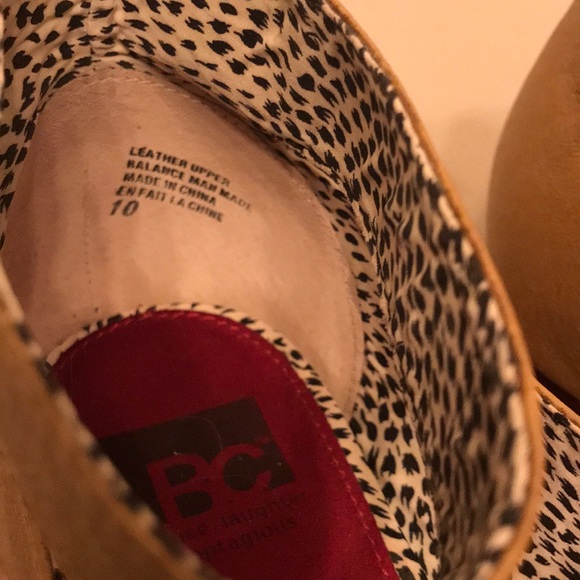 BC Leather Heels w/ Buttons - Picture 7 of 8